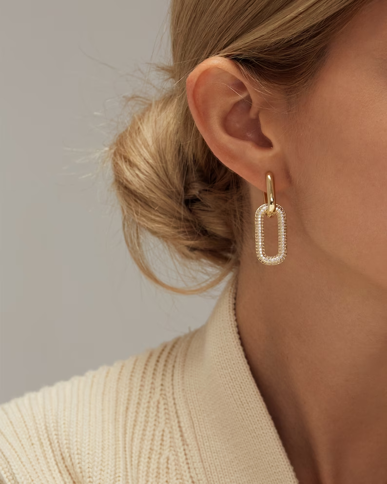 Stylish Gold Earrings That Will Suit Daily Style